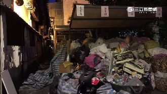 里長佔地堆垃圾　住戶怨惡臭養蚊蠅