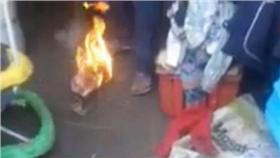 狠父,兒子,下體,虐童,家暴,懲罰,生殖器,尿床
圖／翻自《鏡報》