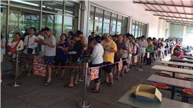 大潤發推福氣箱抽賓士　民眾擠爆賣場