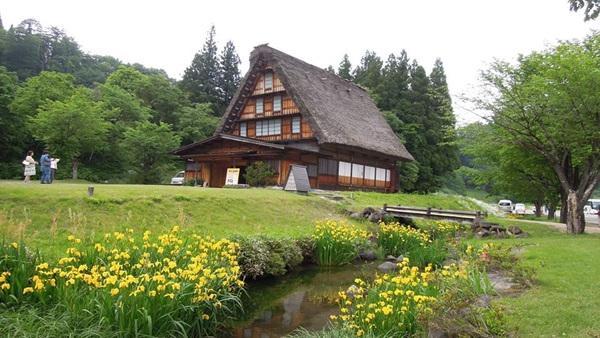 走入童話世界　日本白川鄉合掌村