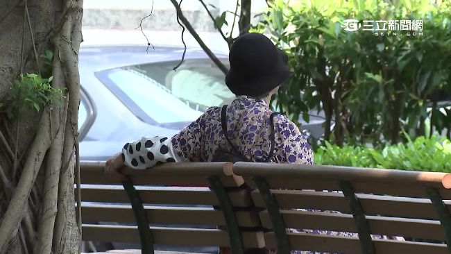 城市樹下乘涼有害？有這2反應就快走