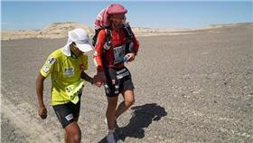 陳彥博,戈壁,馬拉松（圖／翻攝自陳彥博臉書） https://www.facebook.com/tommychen0610/posts/1099241960148318