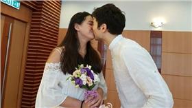 鳳小岳,女友,未婚生子,結婚,公證,婚禮,密婚 圖／翻攝自黃秋生微博