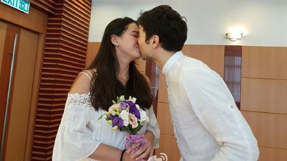 鳳小岳結婚沒帶戒指　靠信物解危機