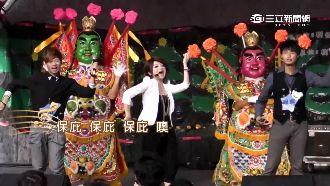 王彩樺遇阿飄？相片驚見「第3隻手」