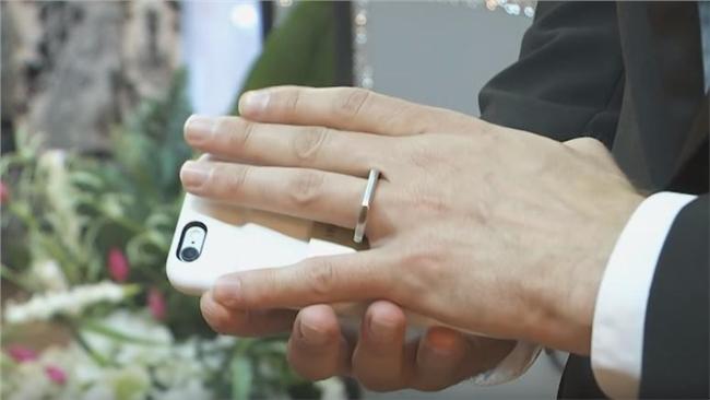 男子到教堂公證結婚　對象竟是手機！
