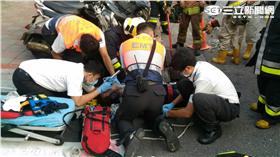 北市工人遭電擊(翻攝畫面)