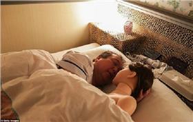 充氣娃娃（圖／翻攝自Motherhood In-Style）