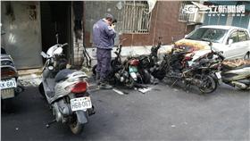 林男為母祈福焚香祭拜卻引發火燒車（翻攝畫面）