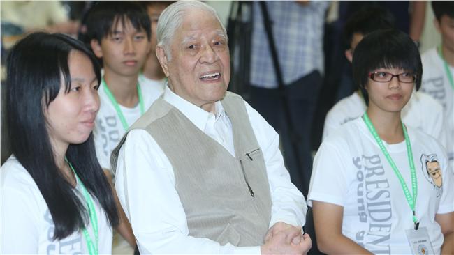 李登輝：飛彈沒逾海峽中線應沒事