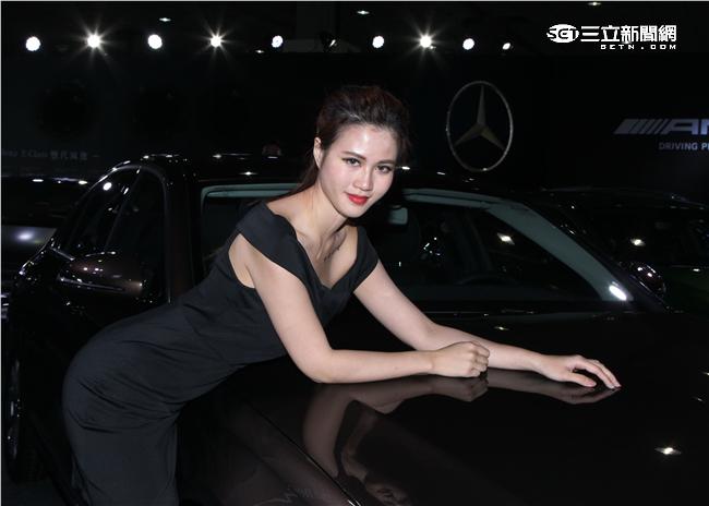 2016台北國際新車展正妹車模蛋蛋。（記者邱榮吉/攝影）