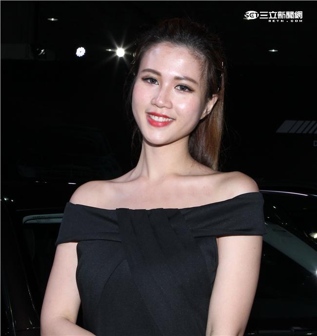 2016台北國際新車展正妹車模蛋蛋。（記者邱榮吉/攝影）