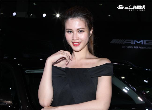 2016台北國際新車展正妹車模蛋蛋。（記者邱榮吉/攝影）