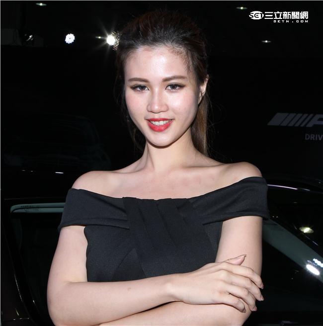 2016台北國際新車展正妹車模蛋蛋。（記者邱榮吉/攝影）