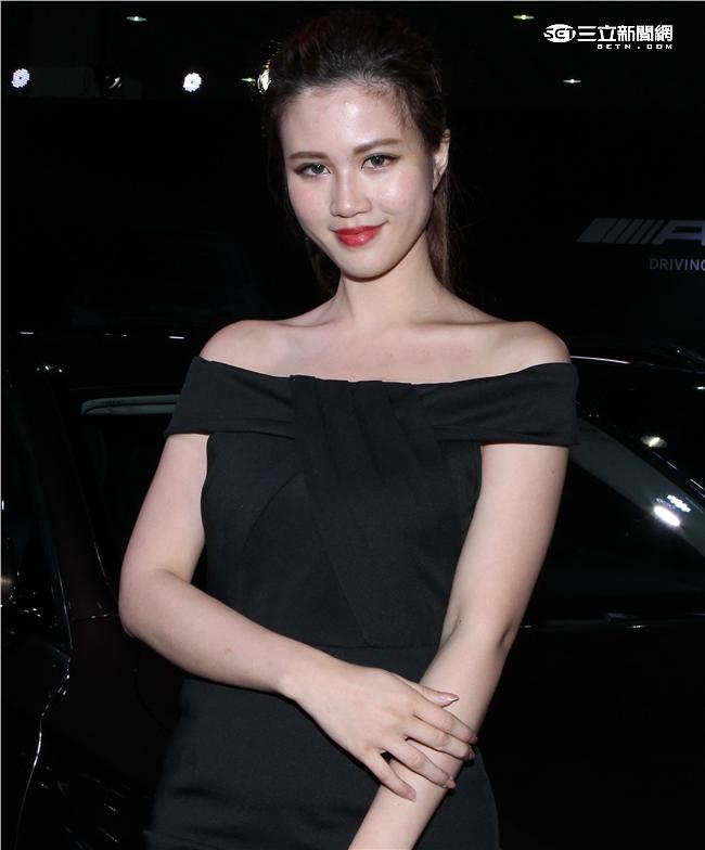 2016台北國際新車展正妹車模蛋蛋。（記者邱榮吉/攝影）