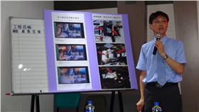 檢登雄三誤射漁船　駕駛台疑有飛彈穿越痕
高雄地檢署襄閱主任檢察官黃元冠（圖）2日表示，檢
方登上翔利昇漁船勘驗、3次模擬，掌握駕駛台疑有飛
彈穿越留下十字型舵的痕跡。
中央社記者陳朝福攝  105年7月2日（圖／中央社）
