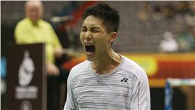 台灣羽球選手周天成（圖）3日在台北羽球公開賽冠軍
賽，擊敗世界排名53名的中國大陸選手喬斌，得到冠軍
。圖為周天成振臂吶喊。