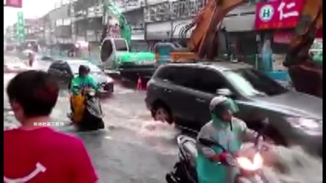 大里新仁路淹大水　市府將會勘下水道