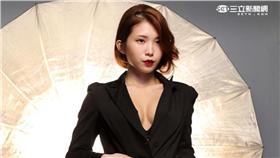 曖維多媒體/SEXY NUTS性感誌46期，雞排妹鄭家純拍攝現場4。（記者邱榮吉/側拍）１６：９