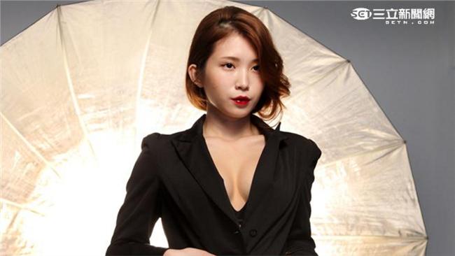 圖輯／雞排妹紅唇、爆乳大秀好身材