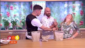 魔術表演出包　主持人遭鐵釘刺穿手心