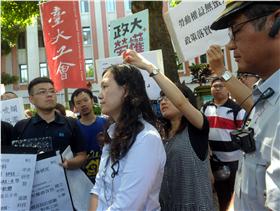 爭助理勞動權 學生蛋洗教育部(中央社)