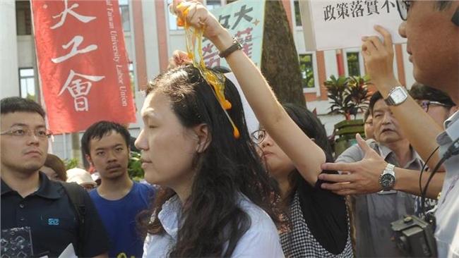 學生蛋洗教育部官員　網友批太污辱人