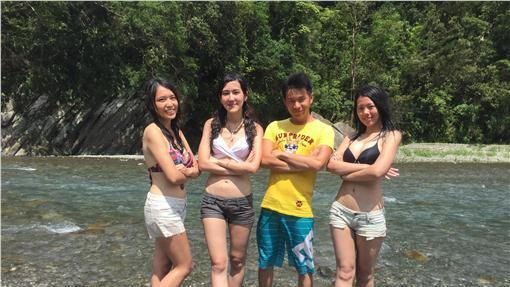 比基尼辣妹陪伴　姚淳耀錄影笑開懷！