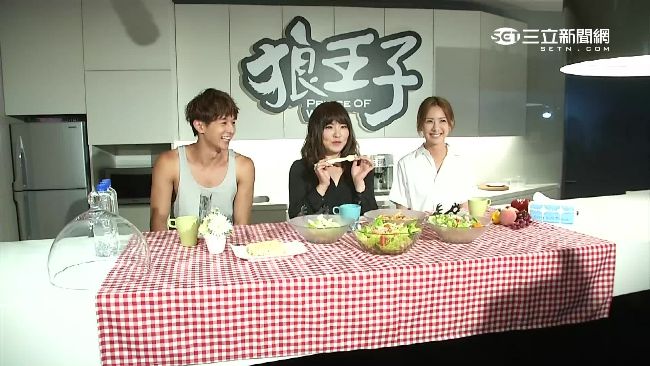 狼王子直播聊愛情　百萬臉書粉絲關注