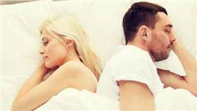 睡覺、情侶／美聯社／達志影像