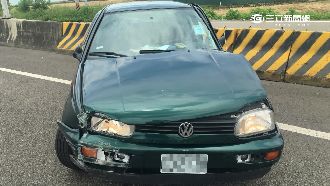 熱到脫光光？男子全裸逆向上快速道路