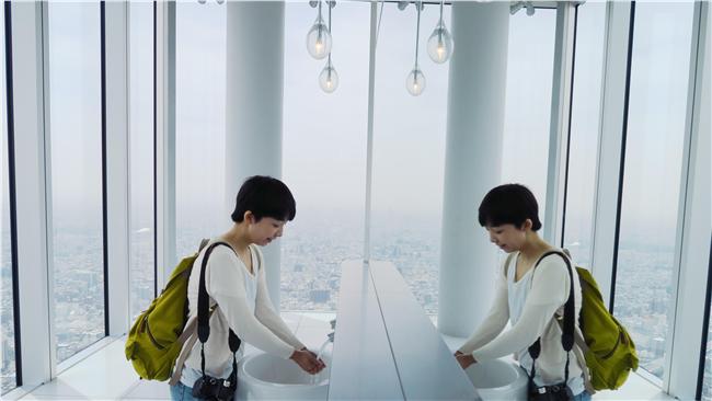 大阪／飄在大阪半空中上廁所