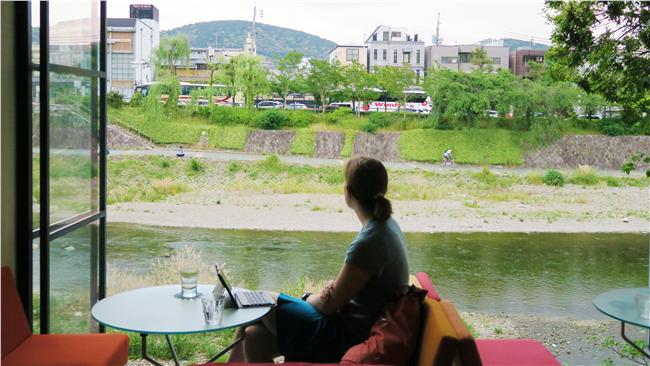 京都／喝一杯有鴨川風景的咖啡