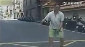 「螃蟹哥」出沒！疑似想要製造假車禍