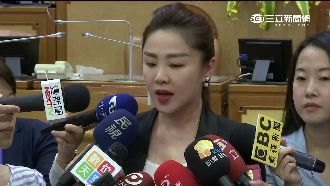 李婉鈺風采回鍋　劉建國低調戴口罩