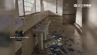 剛踏出公園廁所　整排鏡子瞬間爆裂