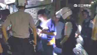 醉男當街持刀揮舞　疑尋仇不成就擺爛