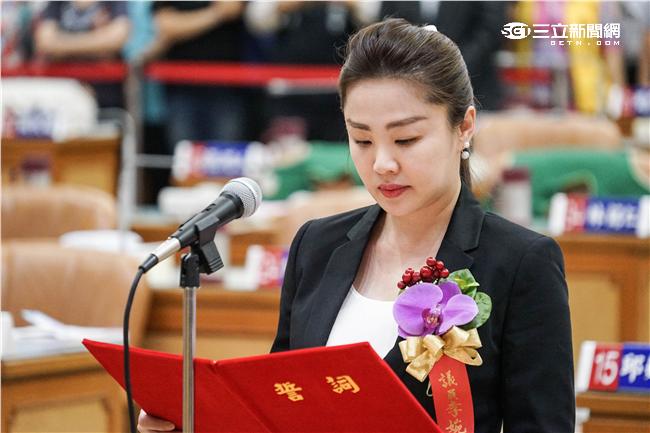 李婉鈺宣誓就職。（圖／記者林敬旻攝）
