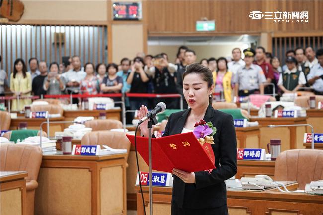 李婉鈺宣誓就職。（圖／記者林敬旻攝）