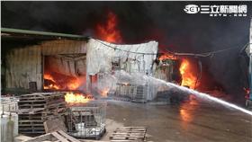 林口健身器材工廠大火現場（翻攝畫面）