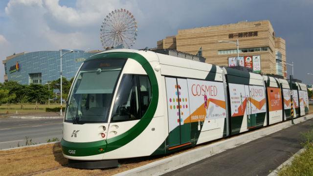 高雄輕軌C5至C8通車　夢時代同慶