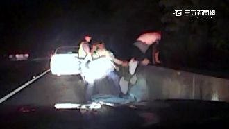 通緝犯國道狂飆　遭警識破急跳邊坡