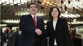 總統蔡英文「英翔專案」出訪捐贈巴拉圭近23億元興建社會住宅案。 圖／翻攝自蔡英文臉書