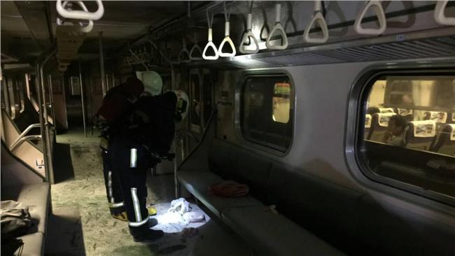 男持條狀物進列車　然後車廂就爆炸了