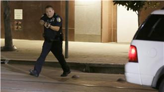 達拉斯警察遭槍擊　釀5死7傷慘劇　