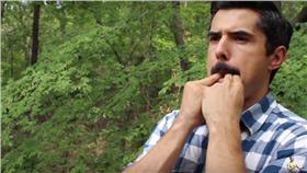 吹口哨
https://www.youtube.com/watch?v=mYpmyE1fliE