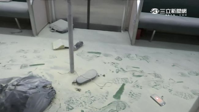 為母則強！勇母不顧火吻疼痛緊護愛子