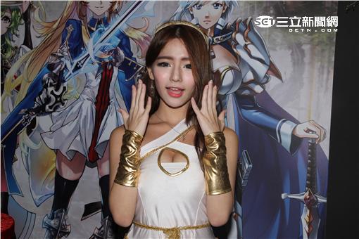 正妹Dora周盈欣有甜美超萌臉蛋，傲人的胸圍及魔鬼的身材。（記者邱榮吉/攝影） 


