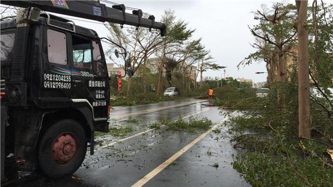 他默默幫忙清風災殘骸　台東里長感動
