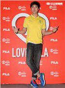 謝佳見擔任運動服飾一日店長，親密獻身會佳人，粉絲力拼爭奪謝太太寶座。（記者邱榮吉/攝影）

